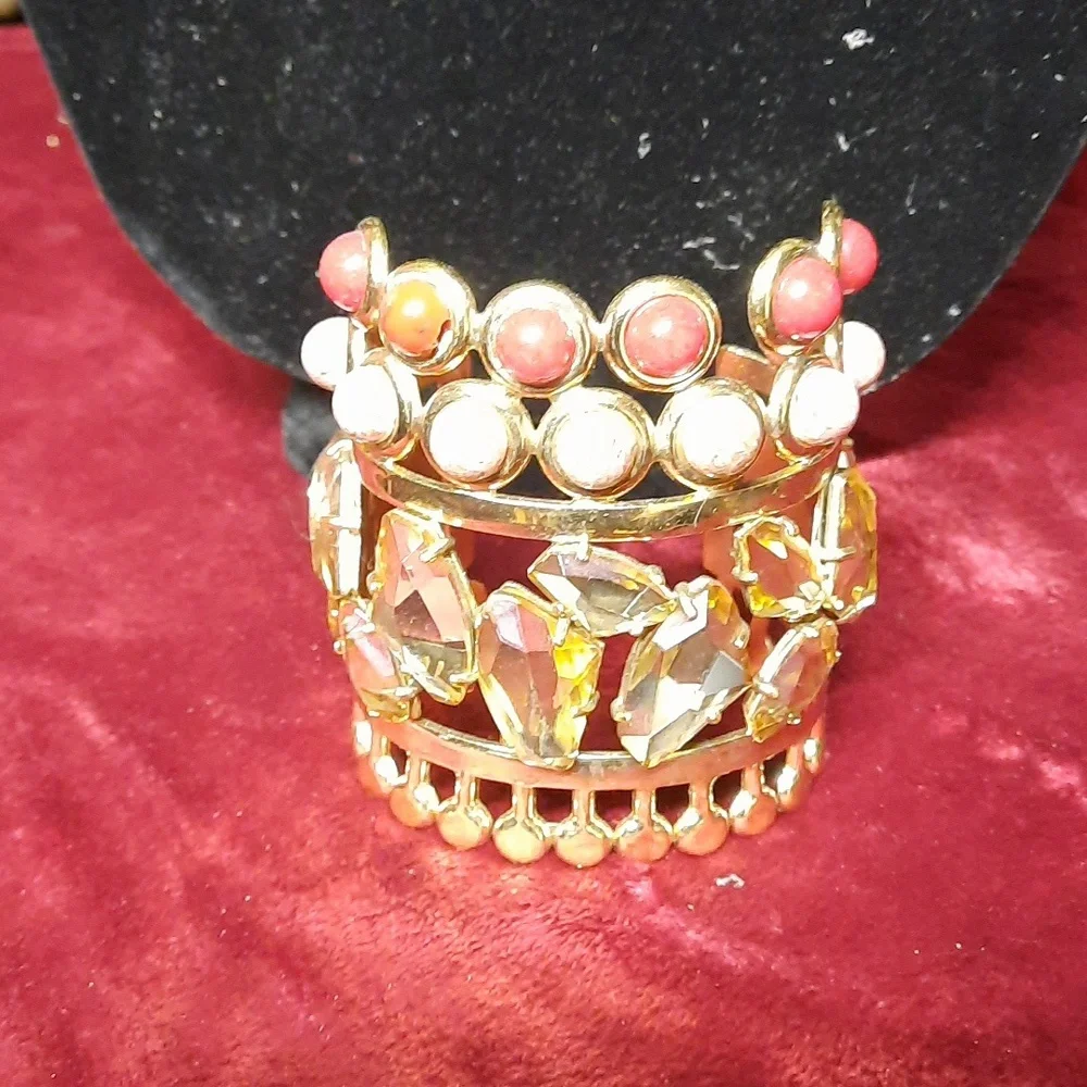 Beatiful cuff. - Picture 2 of 2